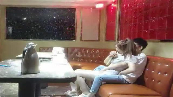 探花偷香KTV秘拍!鄰家清純女神包廂鏡頭下大尺泄|全網首發完整版