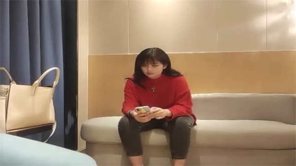 探花联手打造巅峰巨作!顶级丰乳肥臀女神豪乳晃眼,极品车头灯闪耀全场